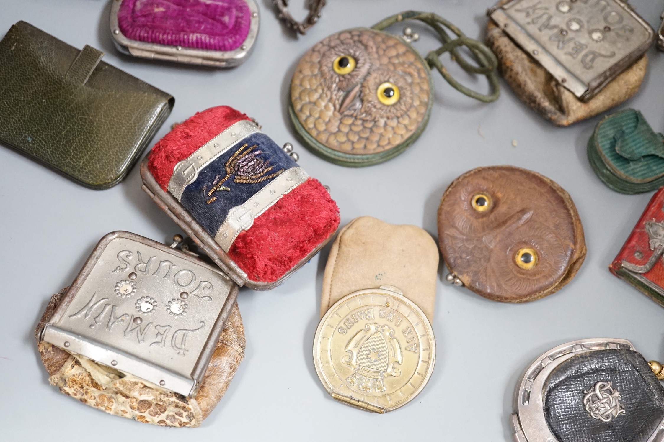Mixed collection of mainly 19th century leather purses of various sizes and shapes, including two novelty ‘owl’ purses, a horse shoe shaped silver framed purse, cut steel purses, approx 39 in total